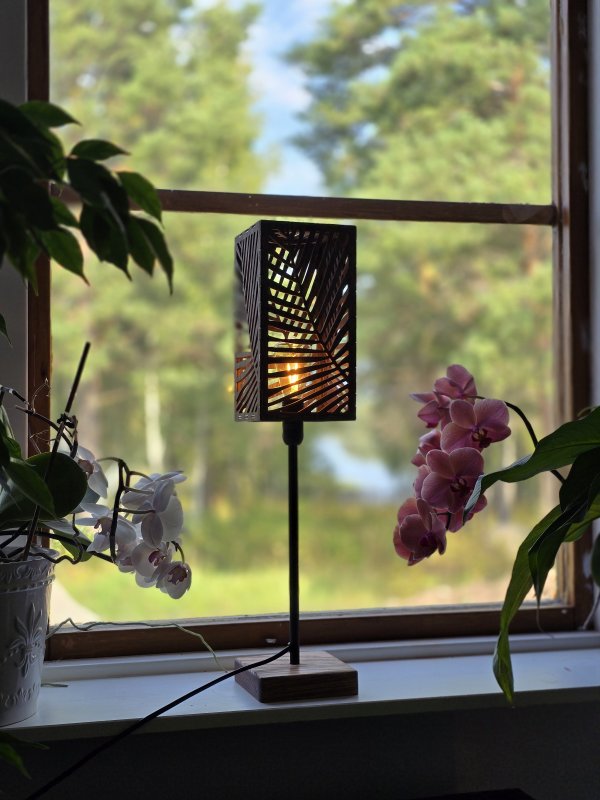 Lory bordslampa med träfot och lampskärm i trä - Bild 2
