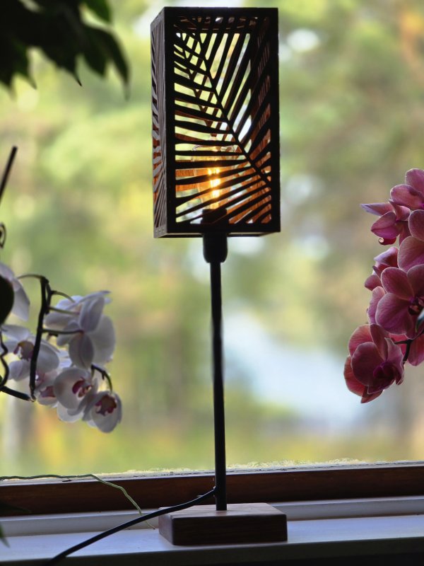 Lory bordslampa med träfot och lampskärm i trä - Bild 3