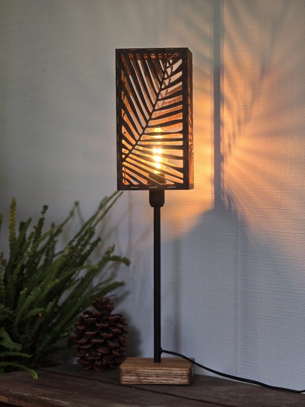 Lory bordslampa med träfot och lampskärm i trä - Bild 7