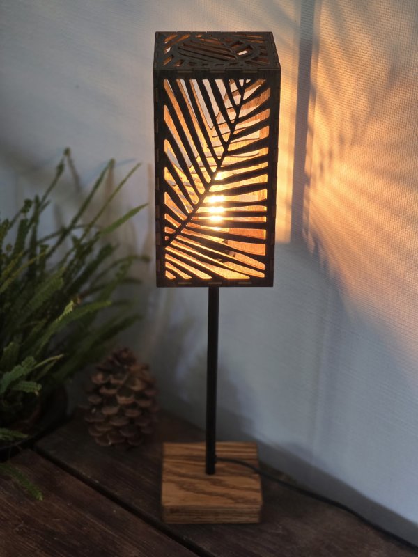 Lory bordslampa med träfot och lampskärm i trä - Bild 6