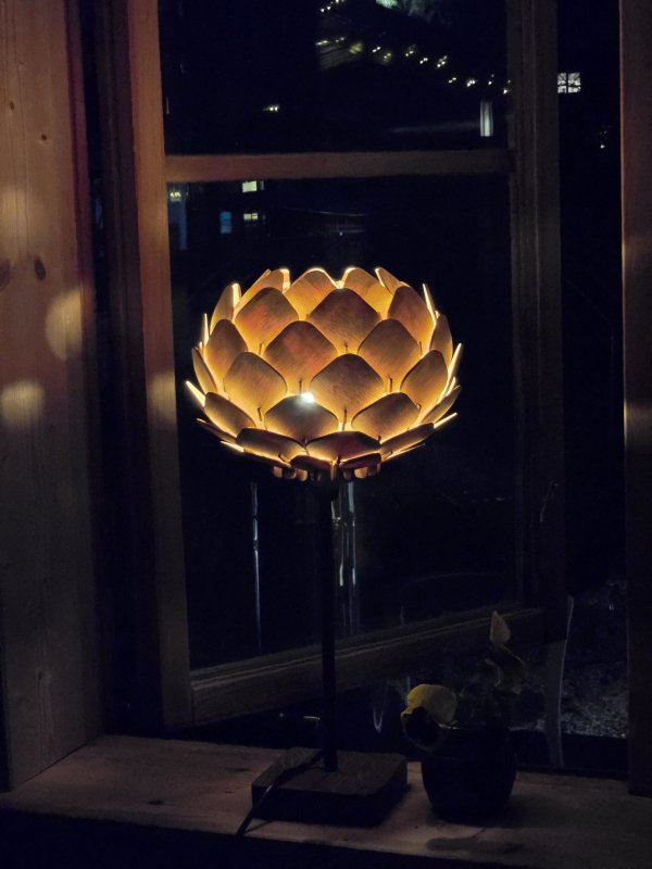 Isabella bordslampa i naturliga trämatreal. - Bild 5