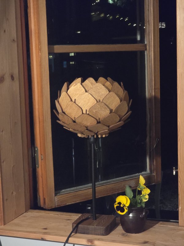 Isabella bordslampa i naturliga trämatreal. - Bild 4
